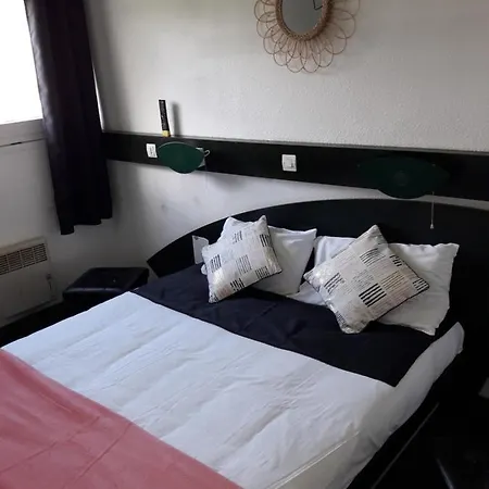 Hotel Mervil Airport