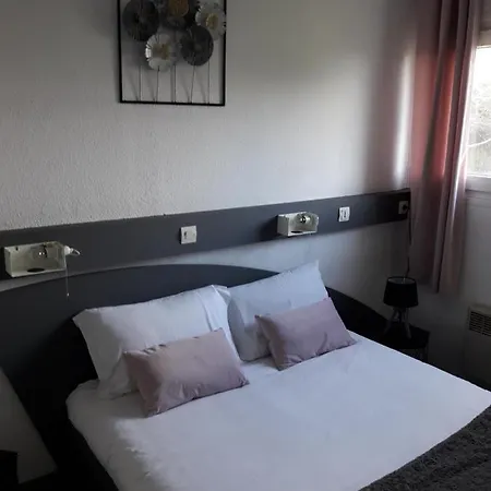 Hotel Mervil Airport *